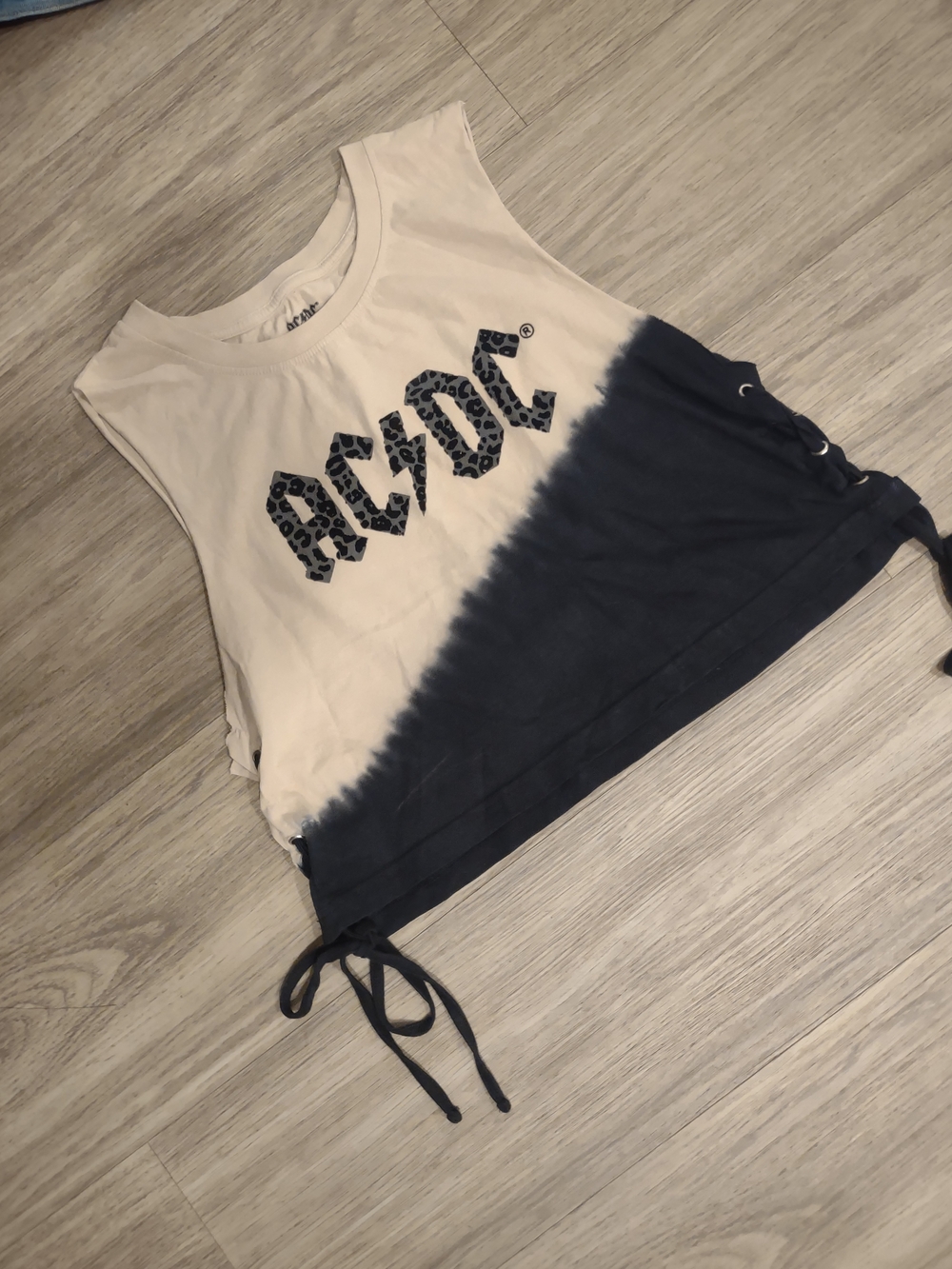 AC/DC Women's Two-Tone Tie Hem Tank Top - Cream & Black